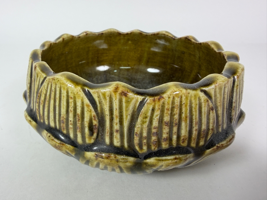 Vintage Thai Celadon Textured Ribbed Olive Green Stoneware Ceramic Bowl, 5'W [Photo 2]