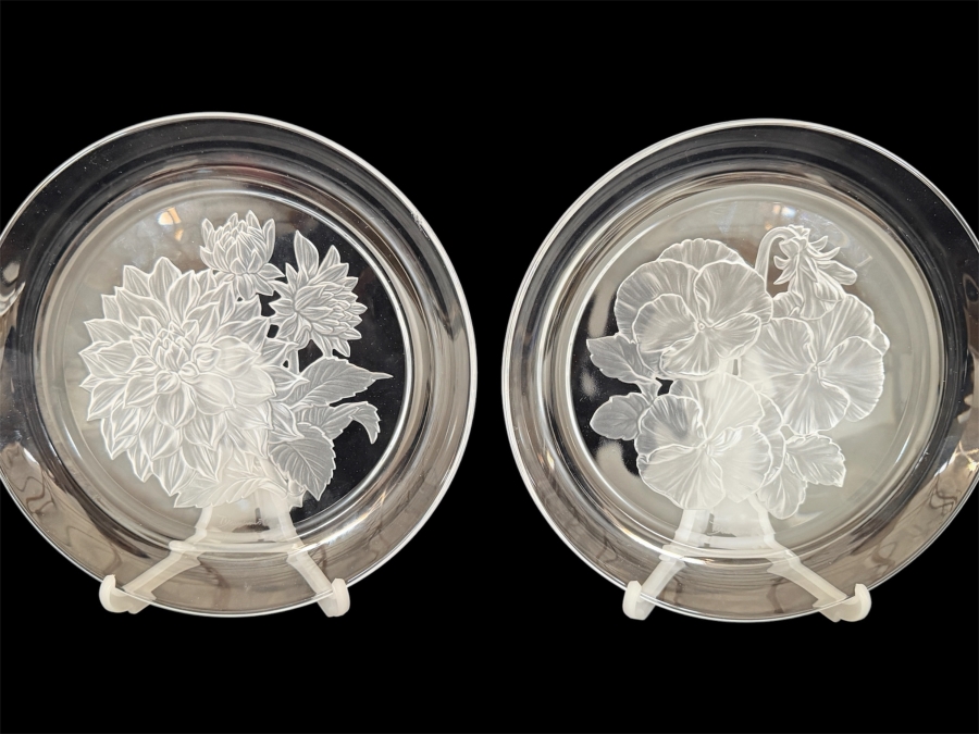 Hoya Crystal Flower Of The Month Collector Plates Set, Frosted Intaglio Dahlia And Pansy Botanical Designs Signed By T. Yamamoto, Made In Japan, 8.25'H