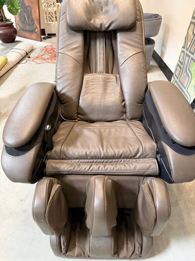 Panasonic Real Pro Ultra EP-MA70 Luxury Heated 3D Massage Chair, Premium Brown Synthetic Leather Full Body Recliner With Mounted Remote Control, 45.3'H Retails $7,000 [Photo 4]