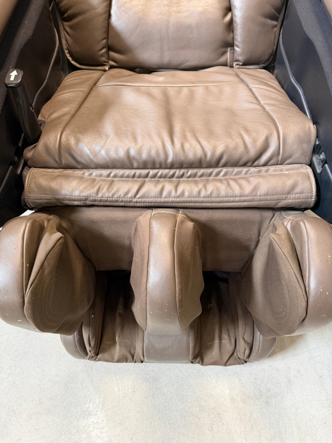Panasonic Real Pro Ultra EP-MA70 Luxury Heated 3D Massage Chair, Premium Brown Synthetic Leather Full Body Recliner With Mounted Remote Control, 45.3'H Retails $7,000 [Photo 5]