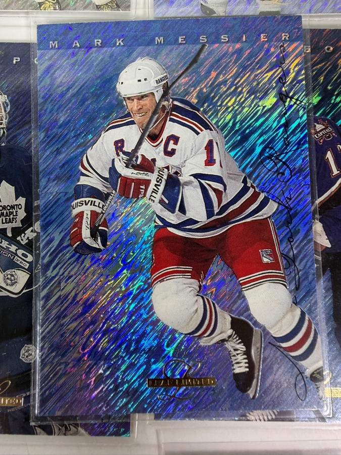 (66) 1995-96 Leaf Limited Donruss Holographic Foil NHL Professional Hockey Trading Cards Including Mark Messier [Photo 5]
