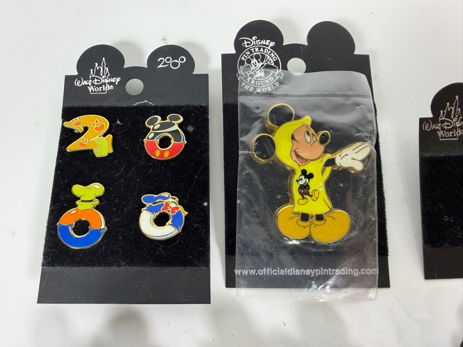 (6) Vintage Collectible Walt Disney Trading Pins [Photo 2]