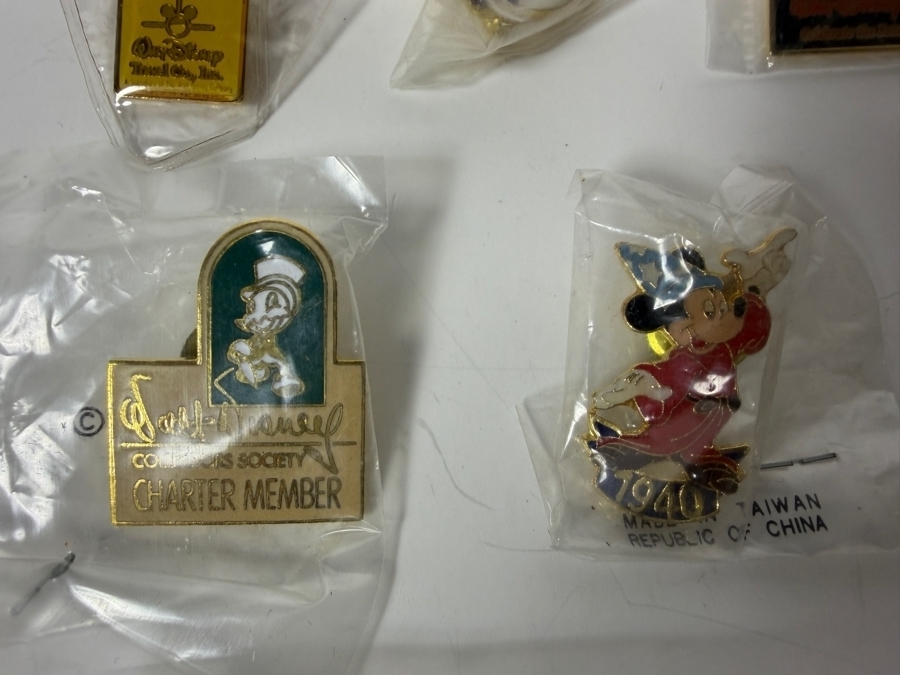 (28) Vintage Collectible Walt Disney Trading Pins [Photo 18]