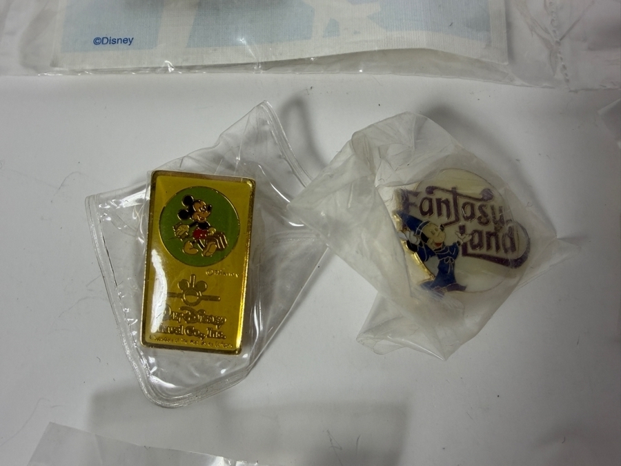 (28) Vintage Collectible Walt Disney Trading Pins [Photo 15]