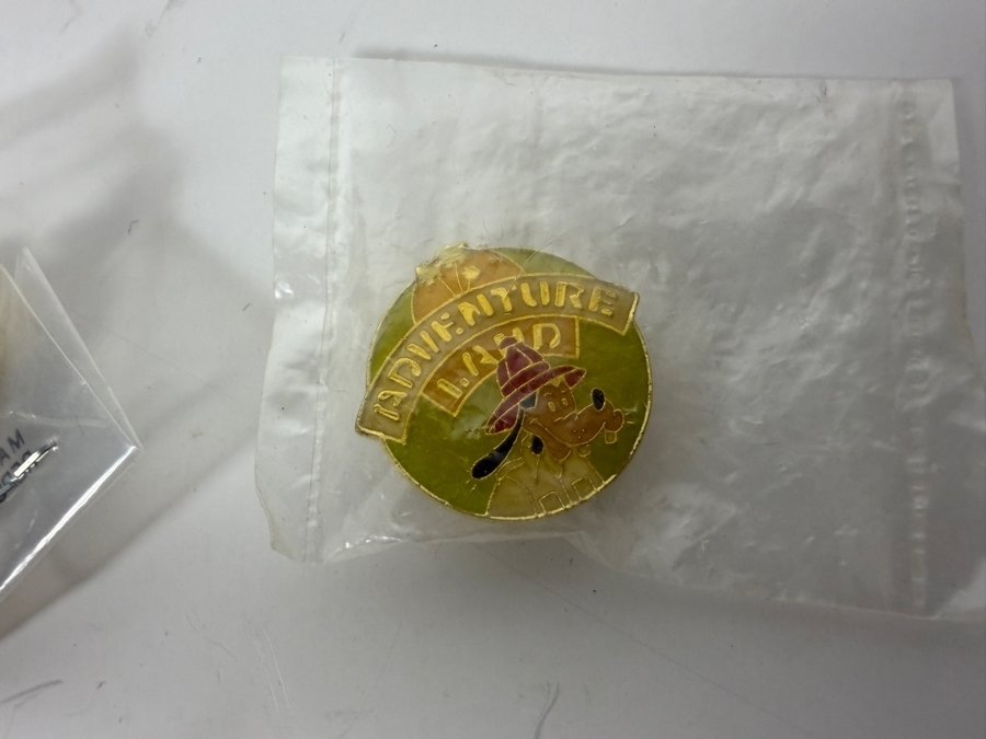 (28) Vintage Collectible Walt Disney Trading Pins [Photo 20]