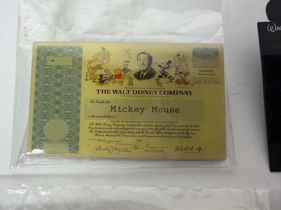 (28) Vintage Collectible Walt Disney Trading Pins [Photo 4]