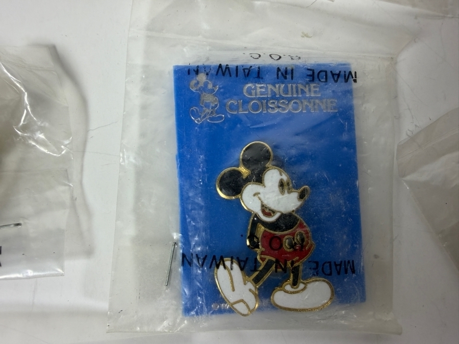 (28) Vintage Collectible Walt Disney Trading Pins [Photo 17]