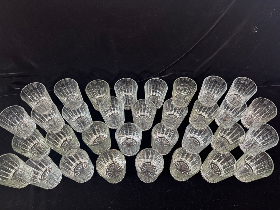 Just Added - 33 Glasses Tumblers Barware 4.25'H [Photo 4]