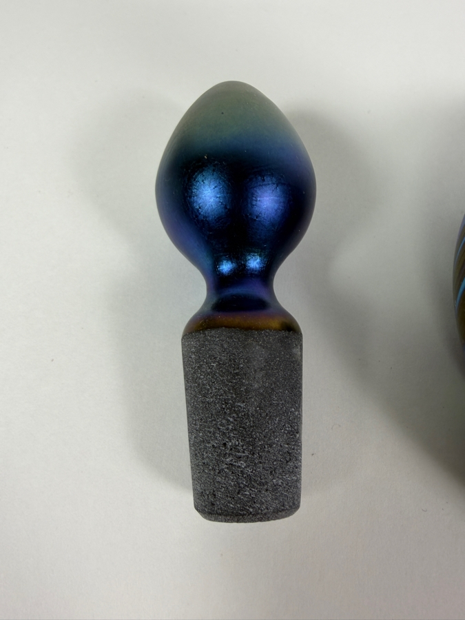 Stunning Vintage 1978 Lundberg Studios Signed Iridescent Blue Green Pulled Feather Teardrop Art Glass Perfume Bottle With Stopper 10'H [Photo 5]
