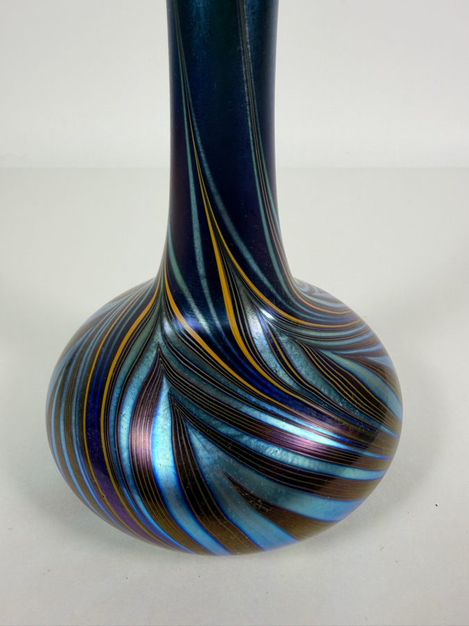 Stunning Vintage 1978 Lundberg Studios Signed Iridescent Blue Green Pulled Feather Teardrop Art Glass Perfume Bottle With Stopper 10'H [Photo 4]