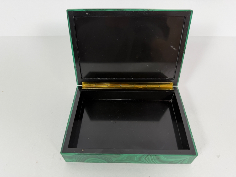 Vintage Luxury Genuine Green Malachite Veneer Hinged Lidded Rectangle Keepsake Trinket Cigar Box 6'W X 4'D X 1.5'H [Photo 5]