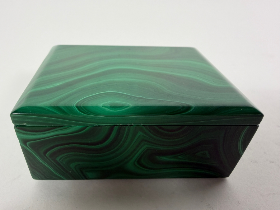 Green Malachite Hinged Box 2.25W X 1.75D X 1H [Photo 2]