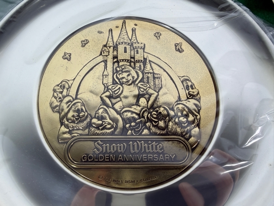 Just Added - Limited Edition 1987 Disney's Snow White And The Seven Dwarfs Collector's Plate 8.5'W With Box By Grolier Enterprises [Photo 3]