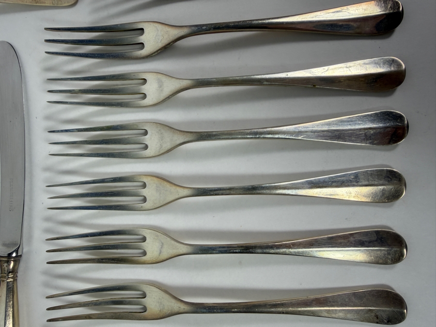 Stieff Williamsburg Queen Anne .925 Sterling Silver 31 Piece Flatware Set Made In USA [1,120g Of Sterling] ($2,538 Melt Value) Plus 625.9g Of Sterling Handled Knives [Photo 2]