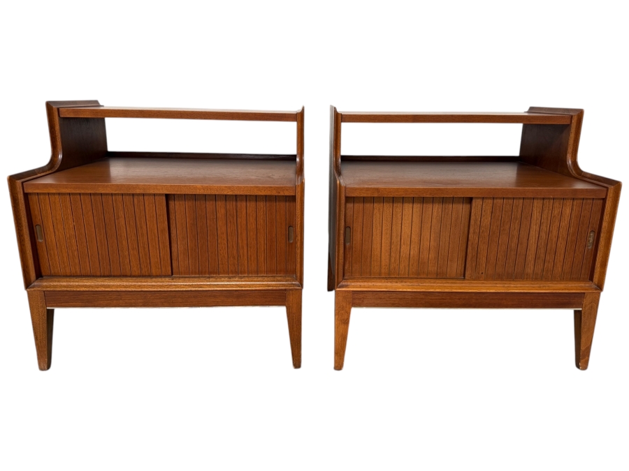 Mid-Century Modern Pair Of Side Tables Nightstands By Cavalier Corporation Chattanooga, TN 24W X 18D X 24H