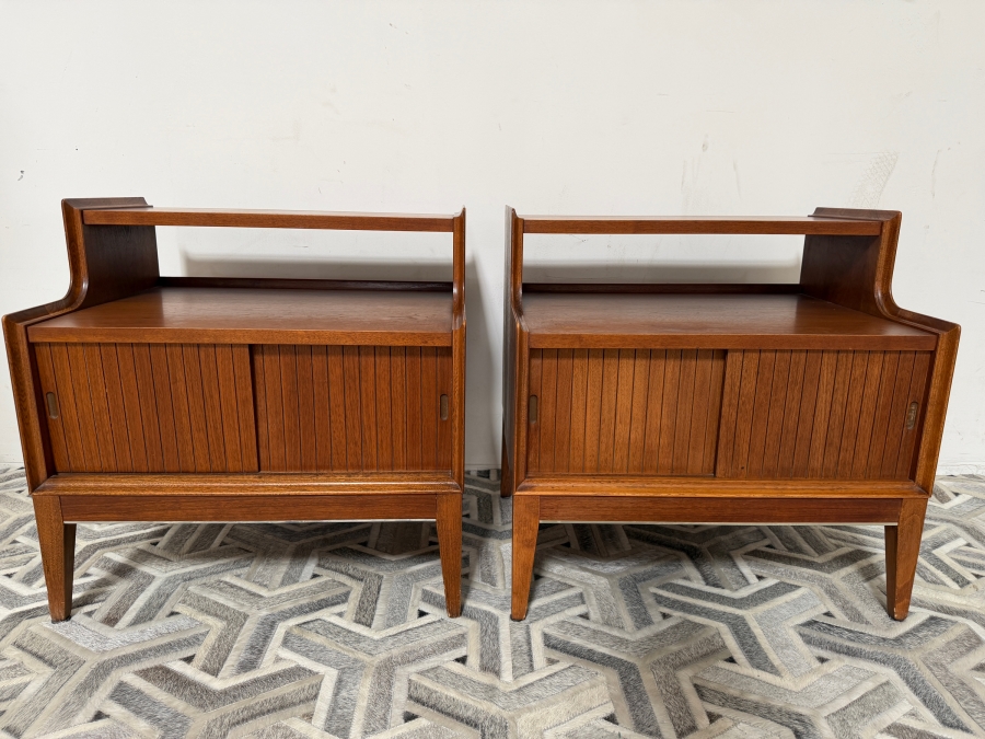Mid-Century Modern Pair Of Side Tables Nightstands By Cavalier Corporation Chattanooga, TN 24W X 18D X 24H [Photo 2]