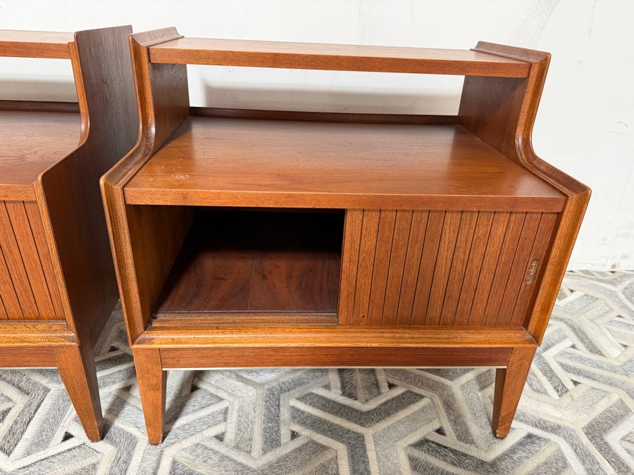 Mid-Century Modern Pair Of Side Tables Nightstands By Cavalier Corporation Chattanooga, TN 24W X 18D X 24H [Photo 8]