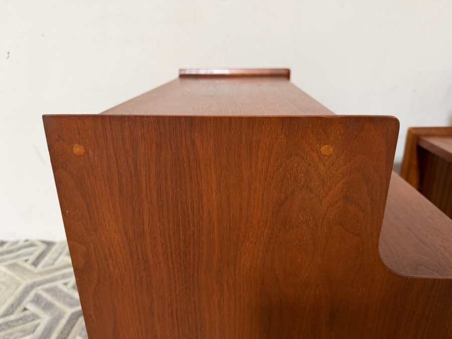 Mid-Century Modern Pair Of Side Tables Nightstands By Cavalier Corporation Chattanooga, TN 24W X 18D X 24H [Photo 12]