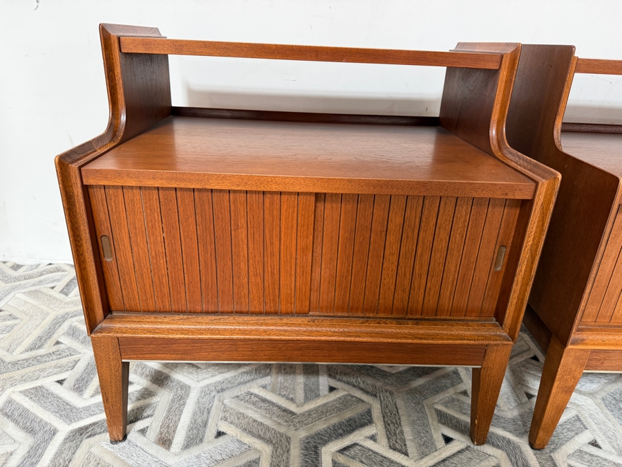 Mid-Century Modern Pair Of Side Tables Nightstands By Cavalier Corporation Chattanooga, TN 24W X 18D X 24H [Photo 5]