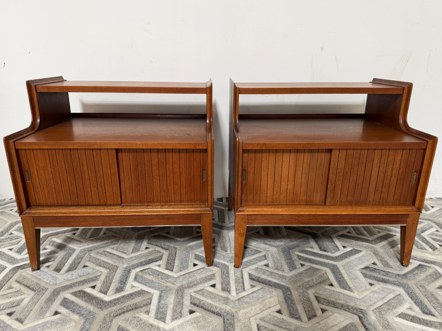 Mid-Century Modern Pair Of Side Tables Nightstands By Cavalier Corporation Chattanooga, TN 24W X 18D X 24H [Photo 3]