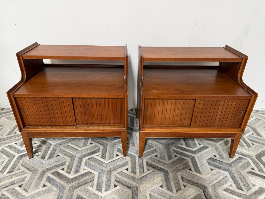 Mid-Century Modern Pair Of Side Tables Nightstands By Cavalier Corporation Chattanooga, TN 24W X 18D X 24H [Photo 4]