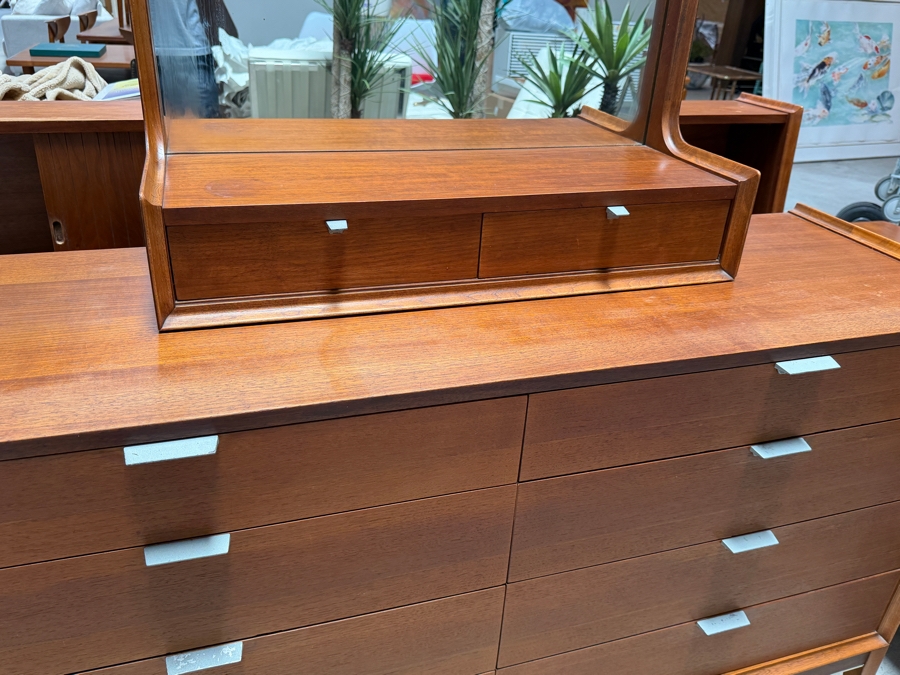Mid-Century Modern 8-Drawer Chest Of Drawers Dresser With Freestanding 2-Drawer Mirror By Cavalier Corporation Chattanooga, TN Dresser Measures 56W X 18D X 32.5H [Photo 18]