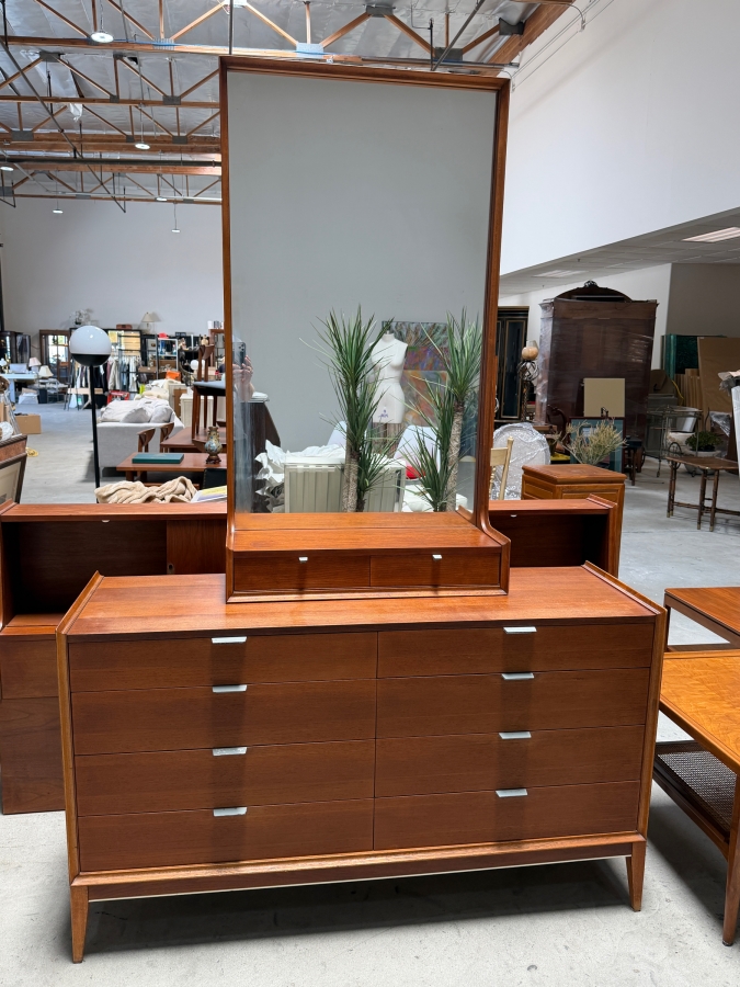 Mid-Century Modern 8-Drawer Chest Of Drawers Dresser With Freestanding 2-Drawer Mirror By Cavalier Corporation Chattanooga, TN Dresser Measures 56W X 18D X 32.5H [Photo 16]