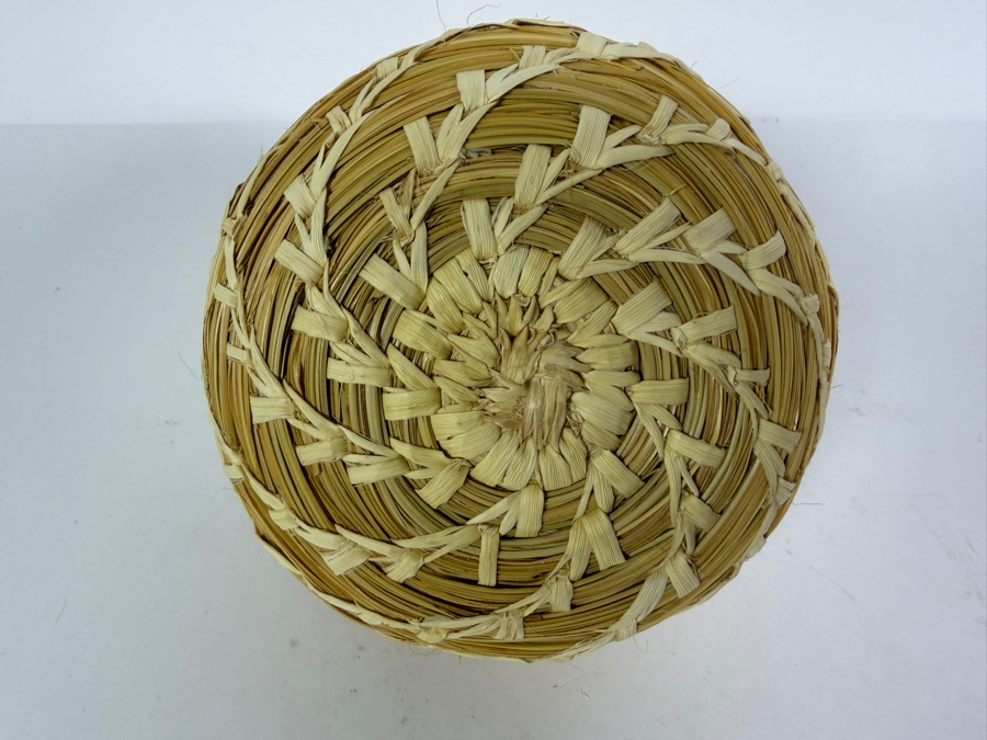 Handmade Long Leaf Southern Pine Needles Lidded Basket Titled 'Three Nut Tray' By Judy Mallow of North Carolina 5.5H [Photo 7]