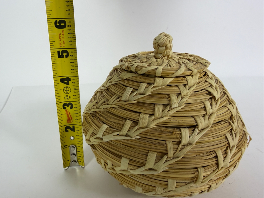 Handmade Long Leaf Southern Pine Needles Lidded Basket Titled 'Three Nut Tray' By Judy Mallow of North Carolina 5.5H [Photo 8]