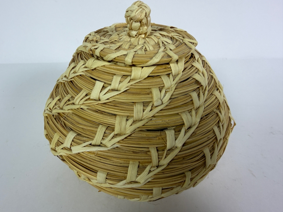 Handmade Long Leaf Southern Pine Needles Lidded Basket Titled 'Three Nut Tray' By Judy Mallow of North Carolina 5.5H [Photo 2]