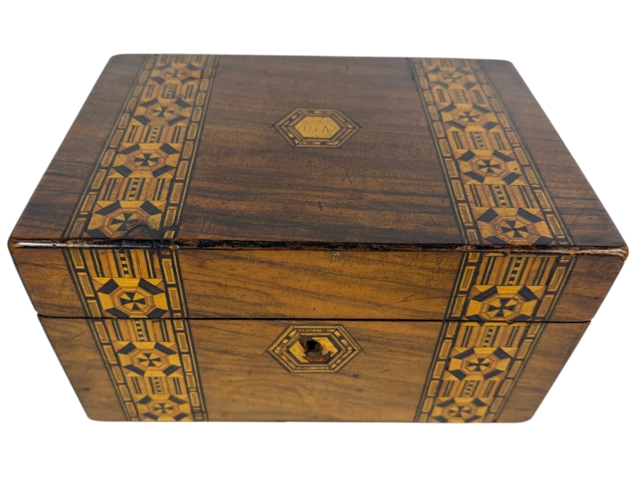 Antique 19th-century English Victorian Box Featuring Intricate Parquetry Banding and a Geometric Marquetry Medallion 9.75W X 6.75D X 5.25H