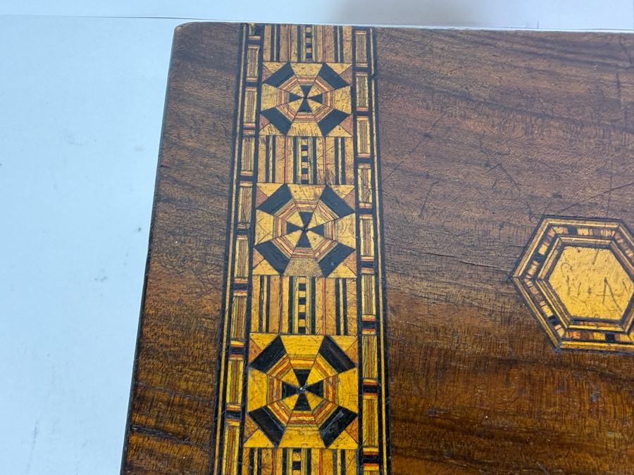 Antique 19th-century English Victorian Box Featuring Intricate Parquetry Banding and a Geometric Marquetry Medallion 9.75W X 6.75D X 5.25H [Photo 5]