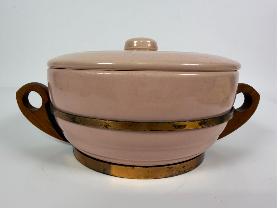 Vintage Bauer Pottery Pink Gloss Casserole Baker Dish With Wooden Side Handles Made In USA 10.5'W X 5'H [Photo 4]