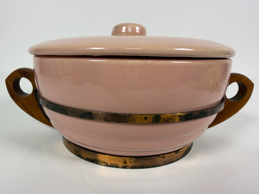 Vintage Bauer Pottery Pink Gloss Casserole Baker Dish With Wooden Side Handles Made In USA 10.5'W X 5'H [Photo 3]