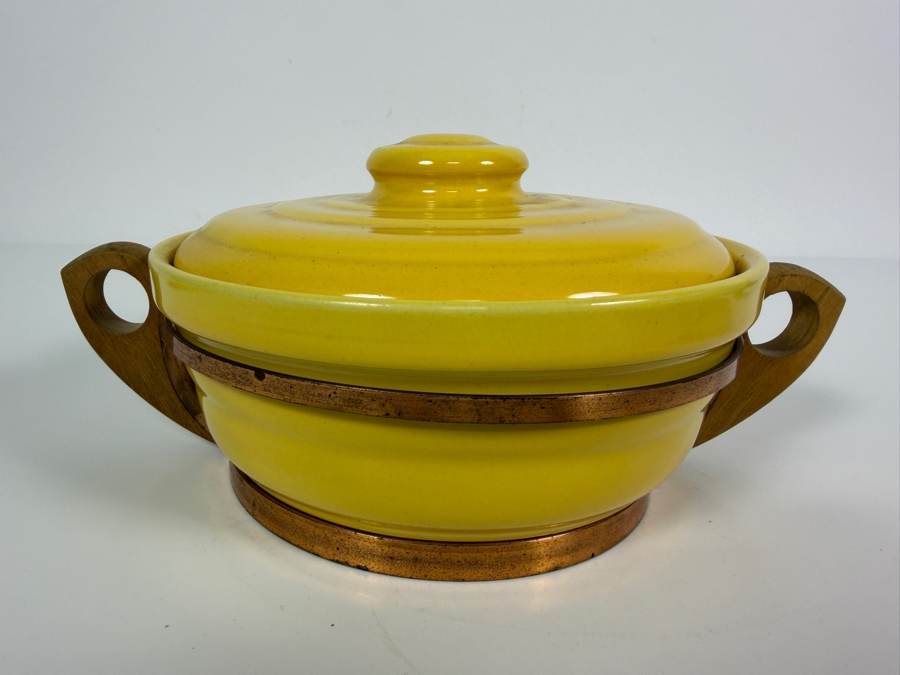 Vintage Bauer Pottery Ring Ware Yellow Gloss Casserole Baker Dish With Wooden Side Handles Made In USA 10'W X 4.5'H [Photo 2]