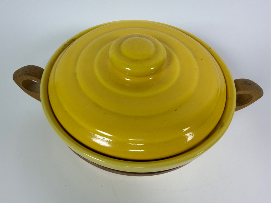 Vintage Bauer Pottery Ring Ware Yellow Gloss Casserole Baker Dish With Wooden Side Handles Made In USA 10'W X 4.5'H [Photo 3]