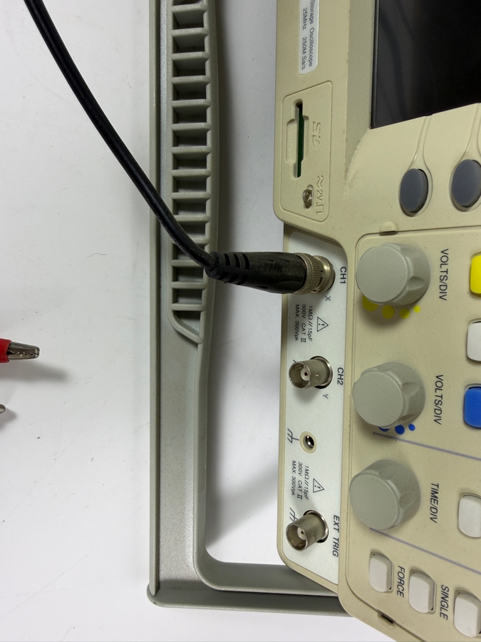 GW Instek GDS-1022 GDS-1000 Series 2 Channel 25MHz Digital Storage Oscilloscope [Photo 10]