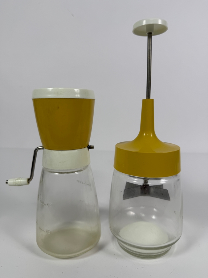 Set Of Two Vintage Federal Housewares Harvest Gold Yellow Manual Glass Nut Chopper And Grinder Kitchen Tools Made In USA [Photo 2]