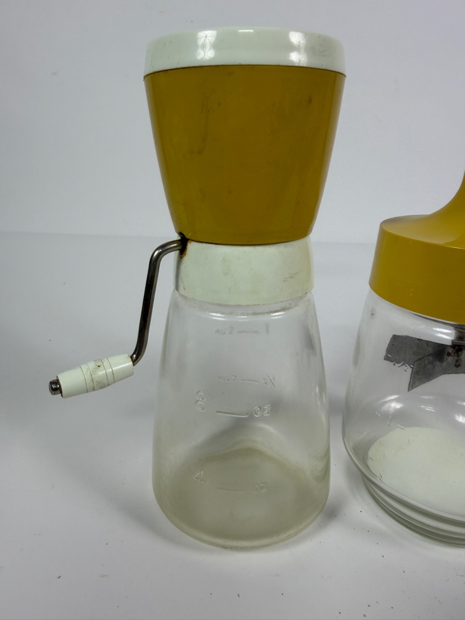 Set Of Two Vintage Federal Housewares Harvest Gold Yellow Manual Glass Nut Chopper And Grinder Kitchen Tools Made In USA [Photo 4]