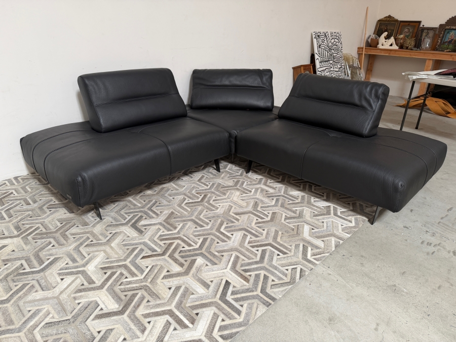 Gamma Arredamenti Smart Black Leather Low Profile Corner Sectional Sofa With Adjustable Backrests Made In Italy 96'W  [Photo 2]