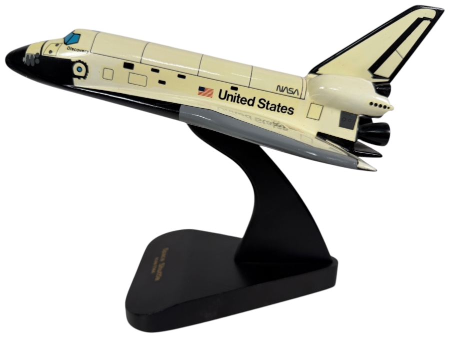 Vintage Space Shuttle Discovery Desktop Model 1/144 Scale By the Toys & Models Corporation 10W X 7D X 7.5H