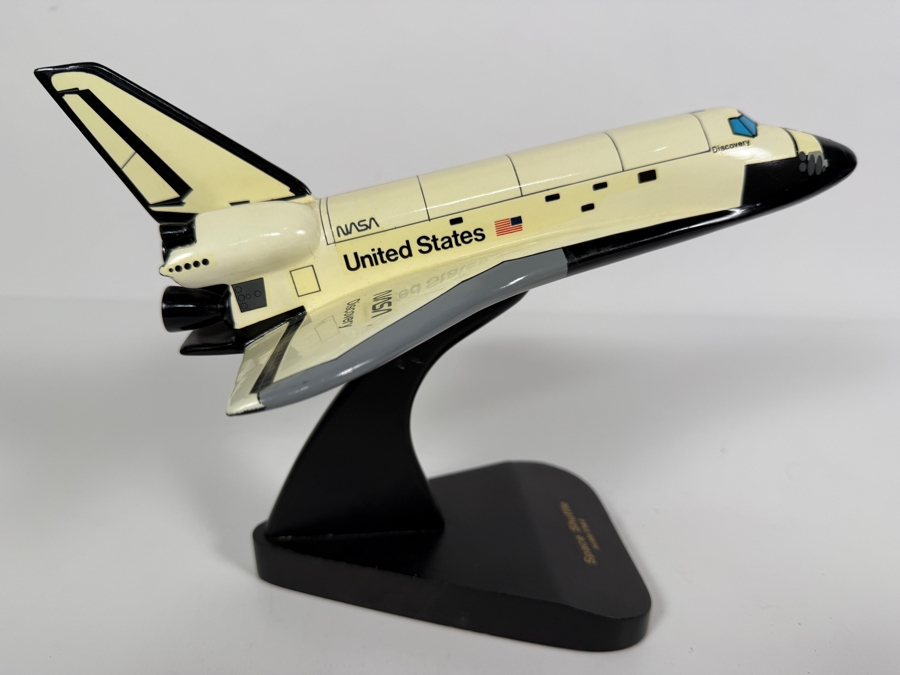 Vintage Space Shuttle Discovery Desktop Model 1/144 Scale By the Toys & Models Corporation 10W X 7D X 7.5H [Photo 8]