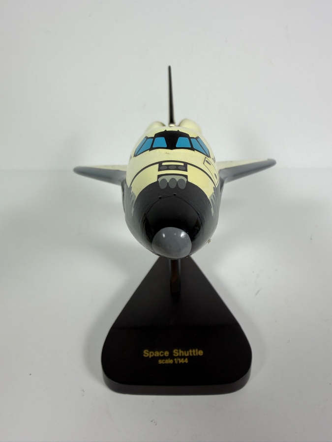 Vintage Space Shuttle Discovery Desktop Model 1/144 Scale By the Toys & Models Corporation 10W X 7D X 7.5H [Photo 7]
