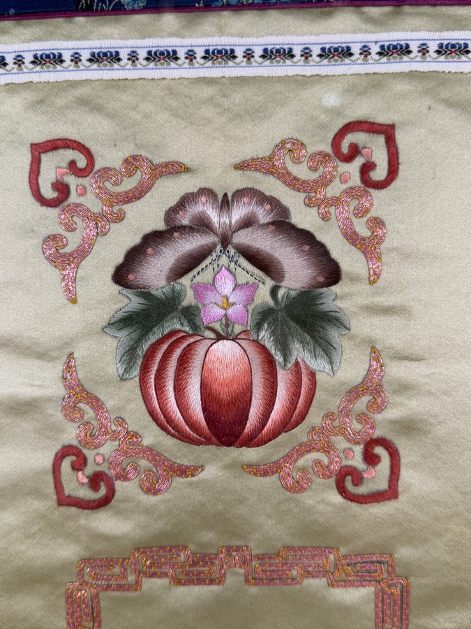 Just Added - Vintage 20th Century Chinese Silk Embroidery Panel Framed 16.5 X 29.5 [Photo 4]