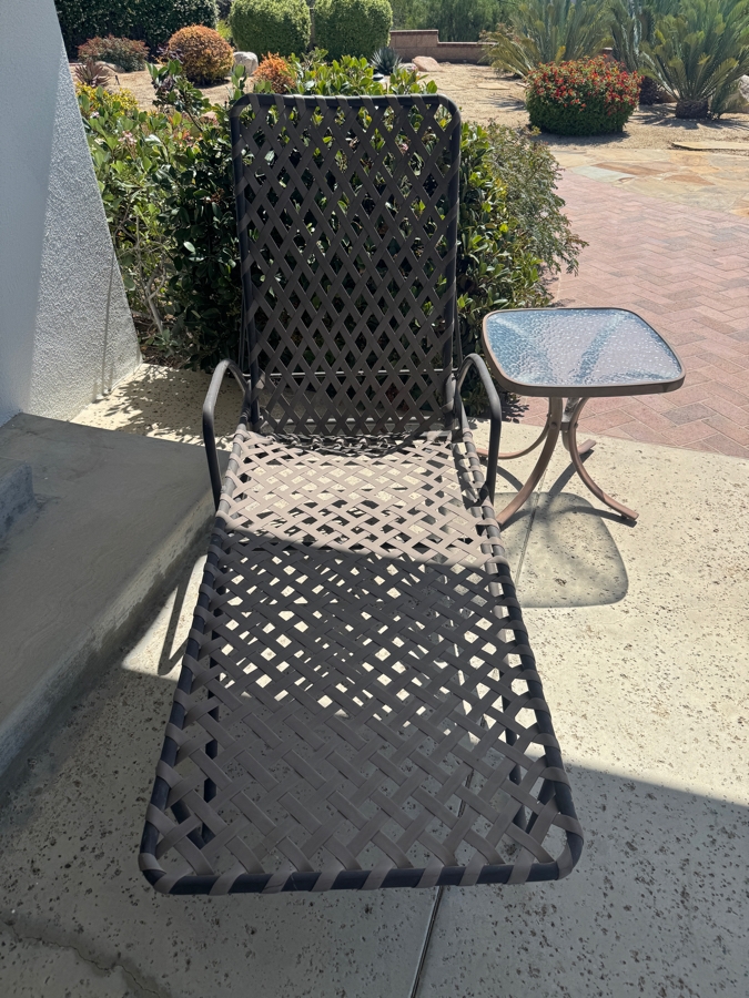 Just Added - Vintage Brown Jordan Tamiami Outdoor Patio Chaise Lounge Chair With Side Table [Photo 2]