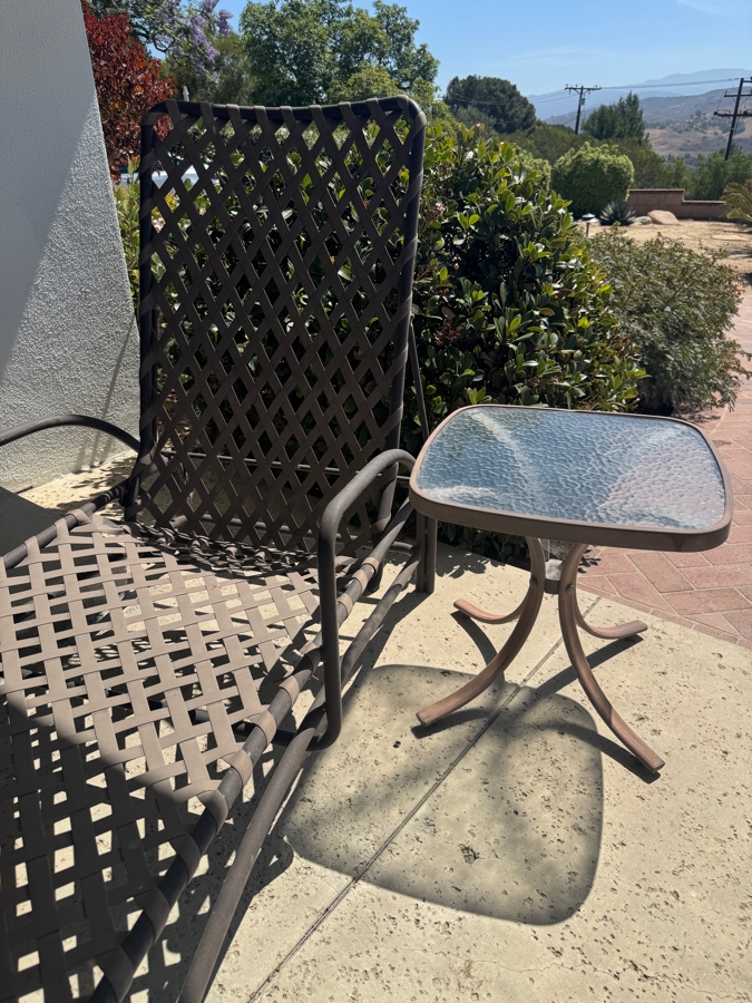 Just Added - Vintage Brown Jordan Tamiami Outdoor Patio Chaise Lounge Chair With Side Table [Photo 5]