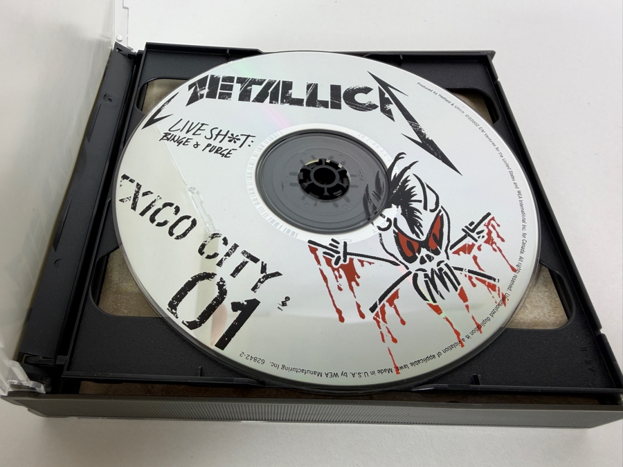 Metallica 'Live Sh*t: Binge & Purge' Compact Reissue 5-Disc Box Set Featuring 3 Live Audio CDs (Mexico City 1993) And 2 Live Concert DVDs (San Diego 1992 & Seattle 1989) [Photo 5]
