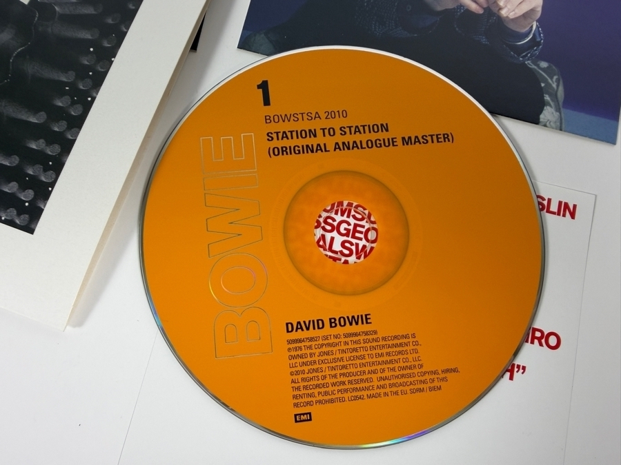 David Bowie 'Station to Station' 2010 Deluxe 3-CD Special Edition Box Set Featuring The Remastered Studio Album, Full 'Live Nassau Coliseum '76' Concert, Replica Postcards, And Photographic Liner Booklet [Photo 5]
