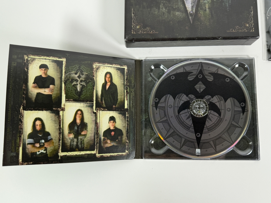 Queensrÿche 'Queensrÿche' (Self-Titled) 2013 Limited Edition Deluxe CD Box Set Featuring Digipak CD with 3 Exclusive Live Bonus Tracks, Embroidered Logo Patch, Logo Sticker, 3-Button Pack, And Guitar Pick [Photo 5]