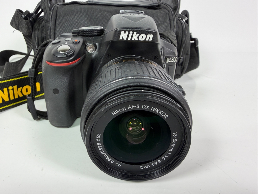 Nikon D5300 24.2MP Digital SLR Camera Outfit Featuring AF-S DX NIKKOR 18-55mm f/3.5-5.6G VR II Zoom Lens [Photo 2]